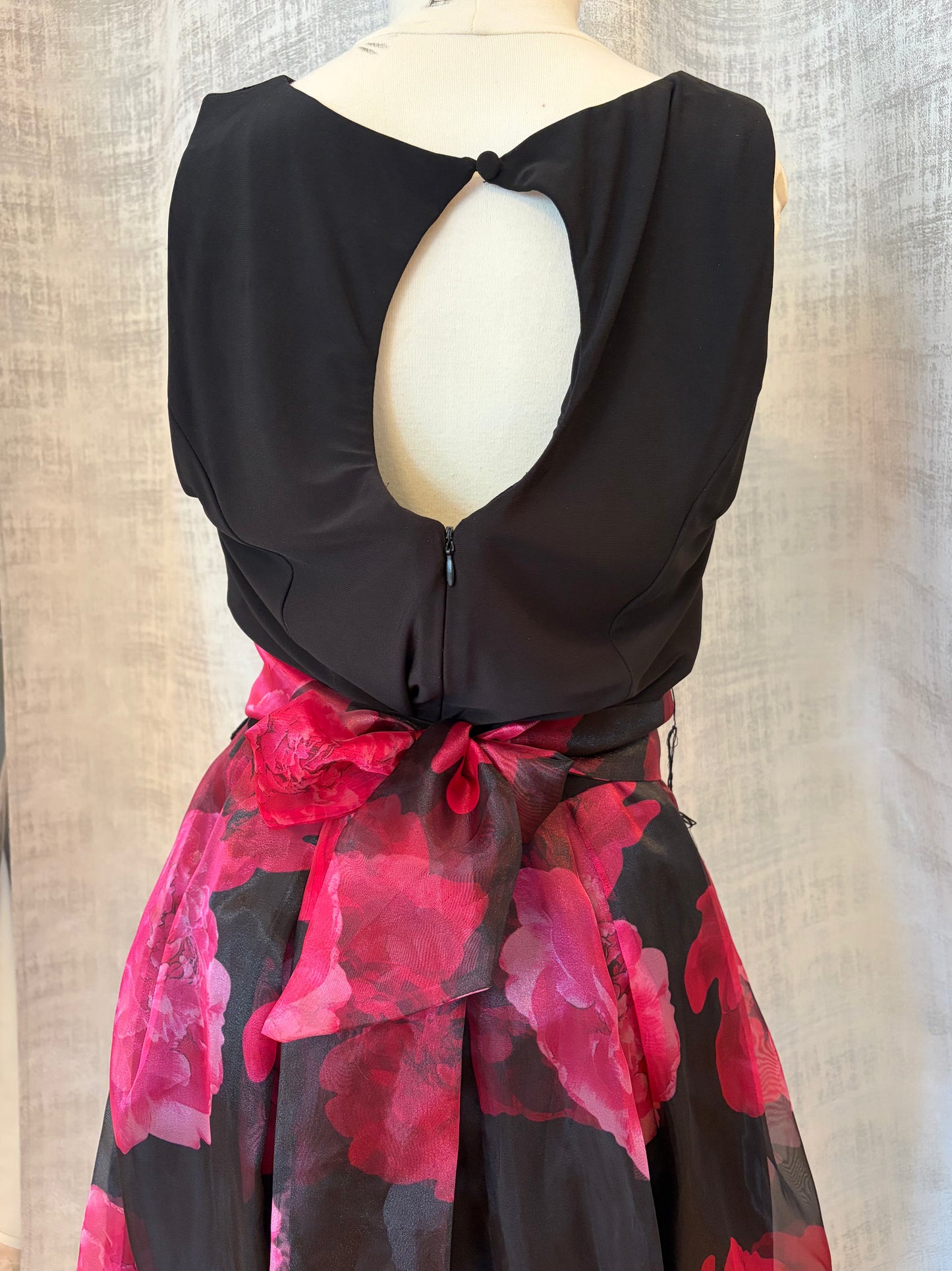 Eliza J Pink Floral Gown – Black Bodice, Organza Skirt, Keyhole Back, Size 12