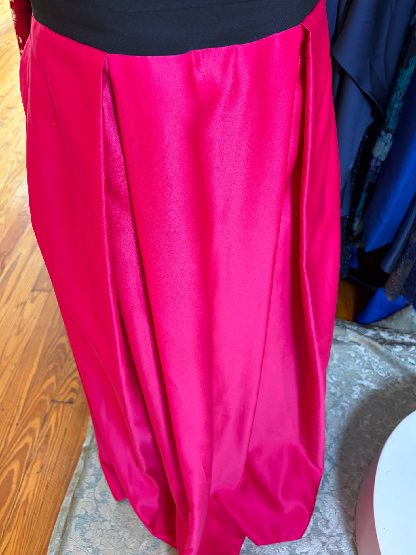 Betsy & Adam Black & Pink Pleated Skirt Gown – Sleeveless, Size 4