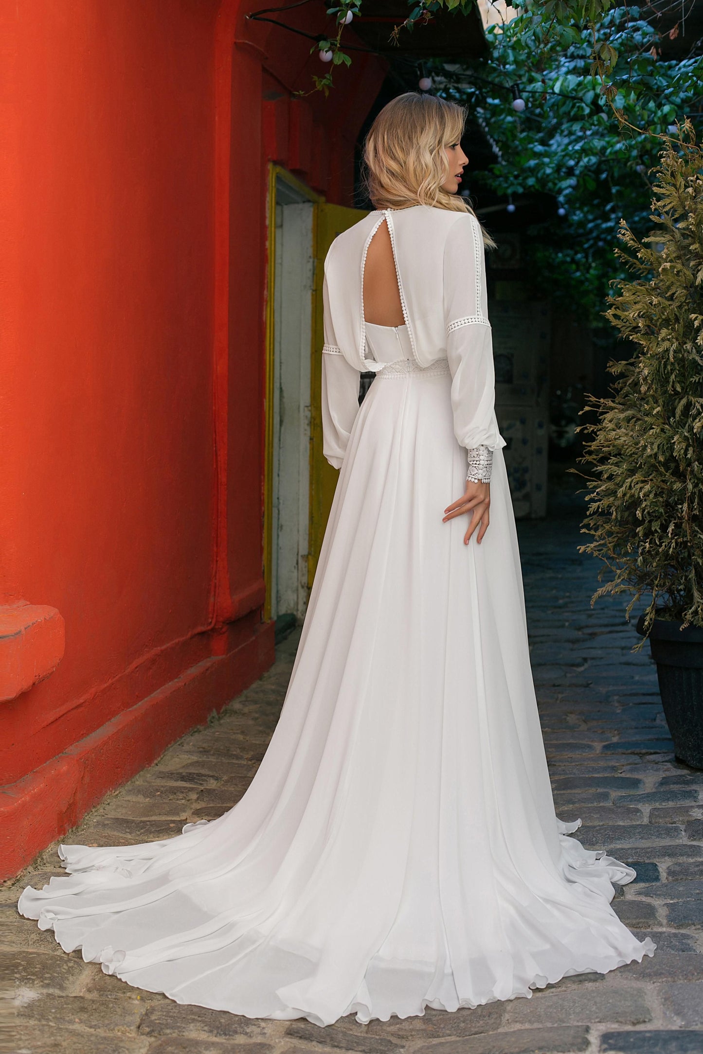 bridal, wedding-gown, long-sleeve, ivory, lace, size-4, angela-bianca, monica-loretti, destination-wedding
