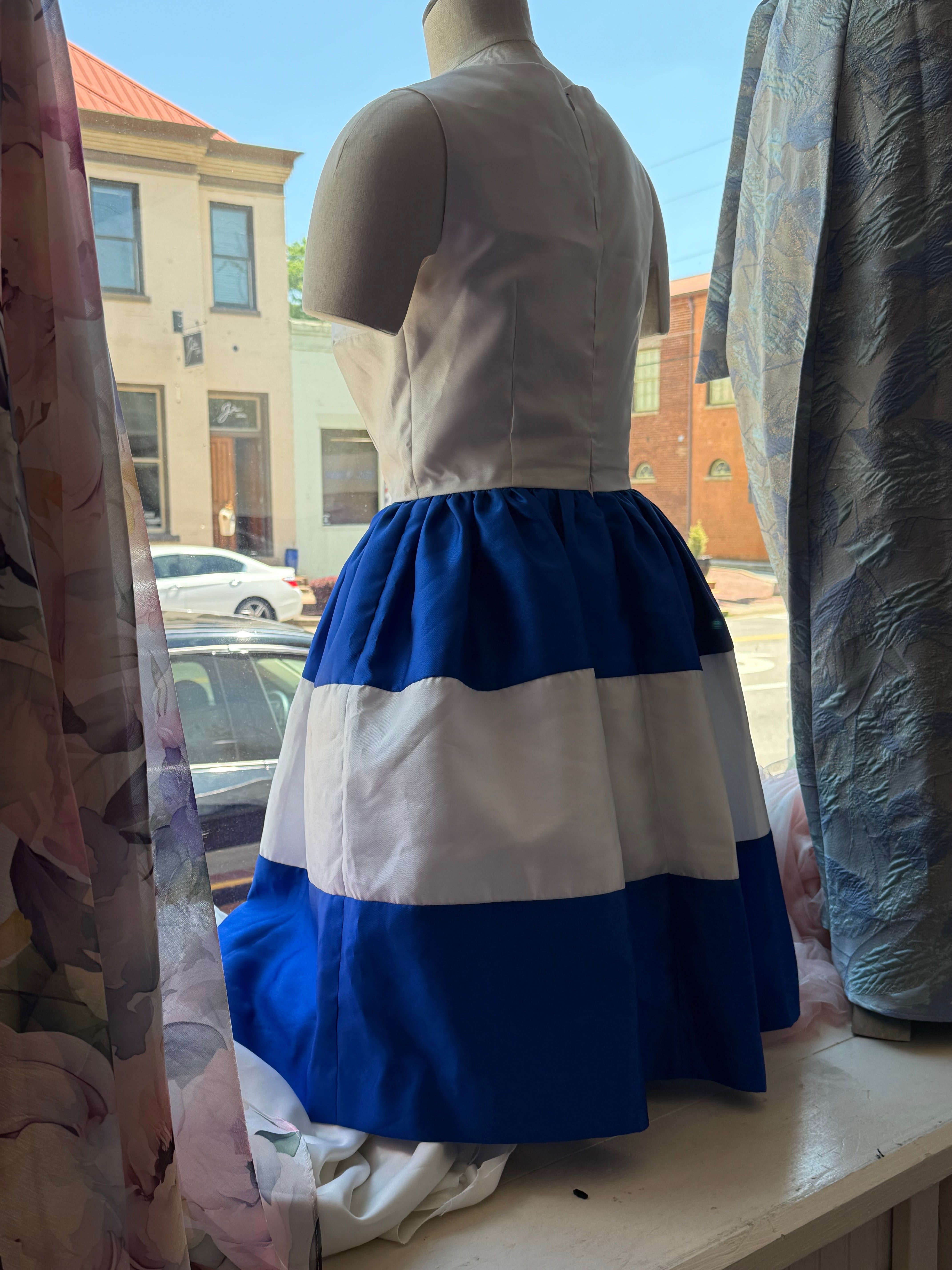 Lotus Grace preloved vintage colorblock dress in royal blue and white with pockets, size 4