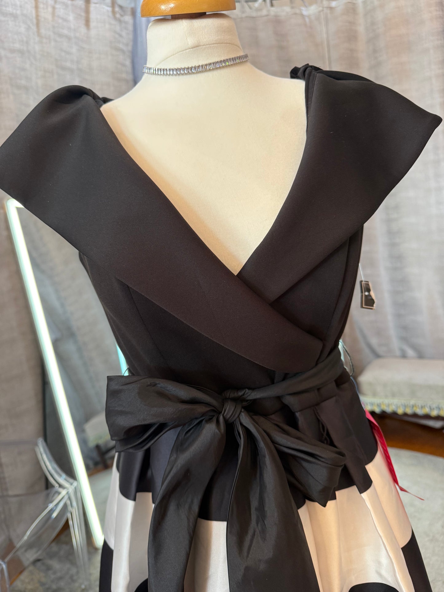 Jessica Howard Colorblock Stripe Ball Gown with Pockets – Black & White | Size 12