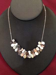 Necklace greyshell